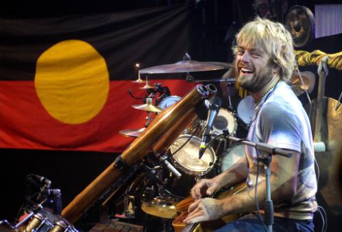 Xavier Rudd performing at Vodafone Live at the Chapel, Melbourne, 22 October 2007 [picture] / Martin Philbey