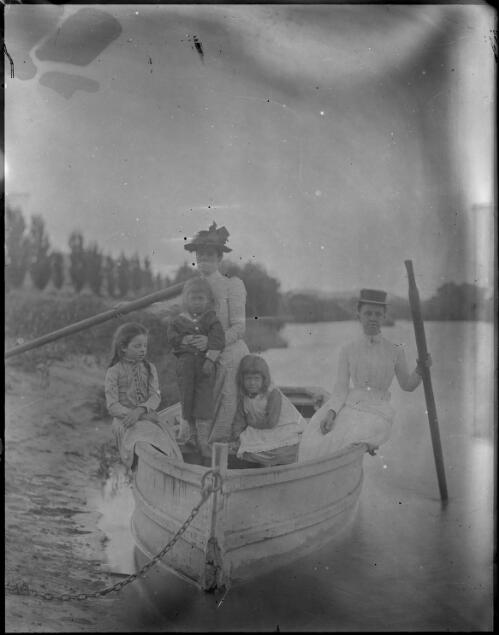 Nina Farrer [?] with Mary De Salis and children in boat, Murrumbidgee River, Cuppacumbalong, Australian Capital Territory, ca. 1893 [picture]