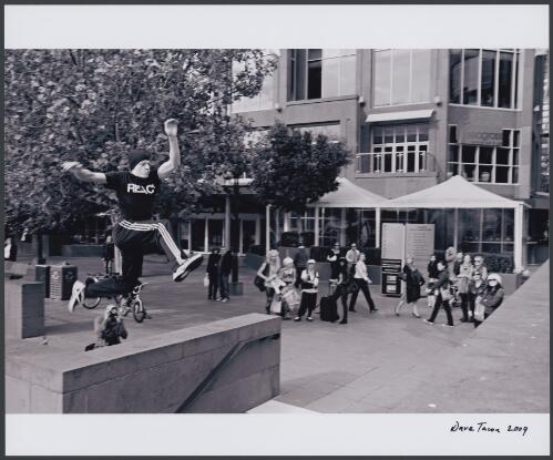 Parkour instruction at Southbank, Melbourne, May 2009 [picture] / Dave Tacon