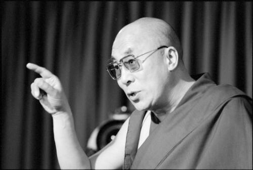 The Dalai Lama speaking at the National Press Club, Canberra, 7 May 1992 [picture] / Loui Seselja