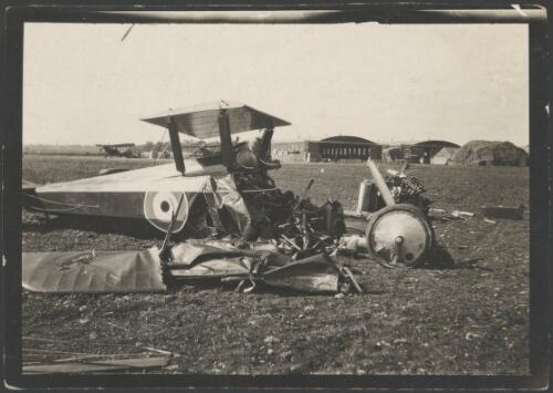 Wreckage of an Airco DH.5 biplane, England, ca. 1918 [picture] / John Joshua
