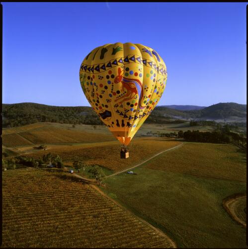 Hot air ballooning in Canberra, Sydney and Melbourne region, 2000-2006 [picture] / Andrew Chapman