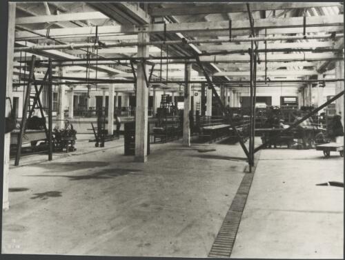 Interior view of Leeton State Cannery, Leeton, New South Wales, ca. 1918 [picture]