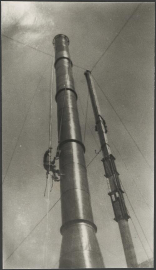 Construction of dehydrator chimneys at Leeton Co-operative Cannery, Leeton, New South Wales, 1943 [picture]