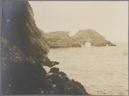 Southern point between Salmon and Porpoise Bay, Rottnest Island, Western Australia, ca. 1915 [picture] / Karl Lehmann