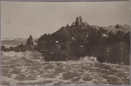 Rock formation on the seashore, Rottnest Island, Western Australia, ca. 1915, 1 [picture] / Karl Lehmann
