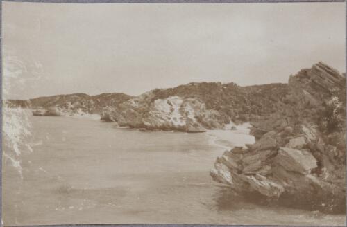 On the seashore, Rottnest Island, Western Australia, ca. 1915 [picture] / Karl Lehmann