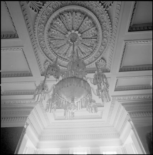 Drawing room ceiling and chandelier of Rosedale, Campbell Town, Tasmania, ca. 1970 [picture] / Wes Stacey