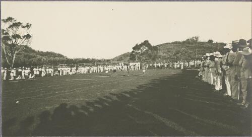 Crowd watches the one hundred metres sprint, Trial Bay, New South Wales, ca.1917 [picture]