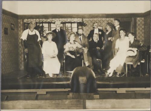 Portrait of actors of the German Theatre Society of Liverpool on stage, New South Wales, ca.1917 [picture]