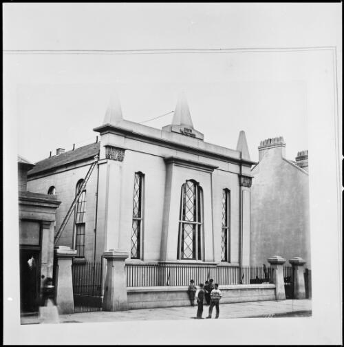 Copy of photograph Synagogue, York Street, Sydney, New South Wales, ca. 1970 [picture] / Wes Stacey