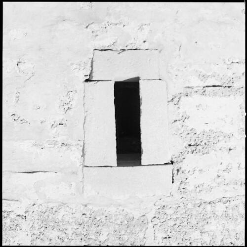 Slot window in a wall, Kingston, Norfolk Island, ca. 1970 [picture] / Wes Stacey