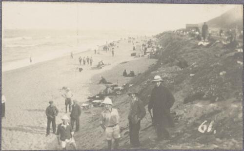 German prisoners of war on the beach, Durban?, South Africa, ca.1917 [picture] / Karl Lehmann