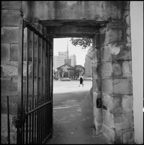 St. James' Church viewed through Hyde Park Barracks' stone gate, Sydney, New South Wales, ca. 1970 [picture] / Wes Stacey