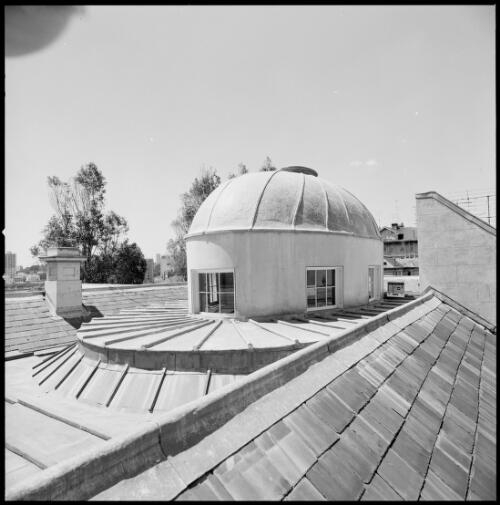 Dome on roof of Elizabeth Bay House, Sydney, New South Wales, ca. 1970 [picture] / Wes Stacey