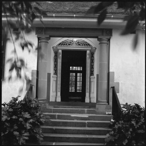 Entrance of Edgecliff, Sydney, New South Wales, ca. 1970 [picture] / Wes Stacey