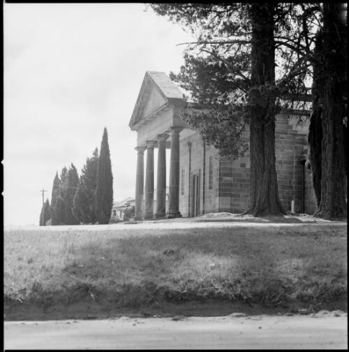 Courthouse viewed from the road, Berrima, New South Wales, ca. 1970 [picture] / Wes Stacey