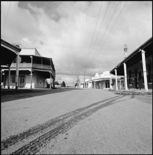 Main street looking south, Gulgong, New South Wales, ca. 1970 [picture] / Wes Stacey