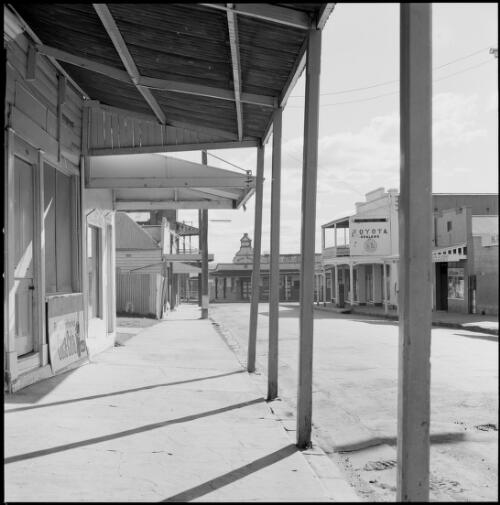 Mayne Street looking south, Gulgong, New South Wales, ca. 1970 [picture] / Wes Stacey