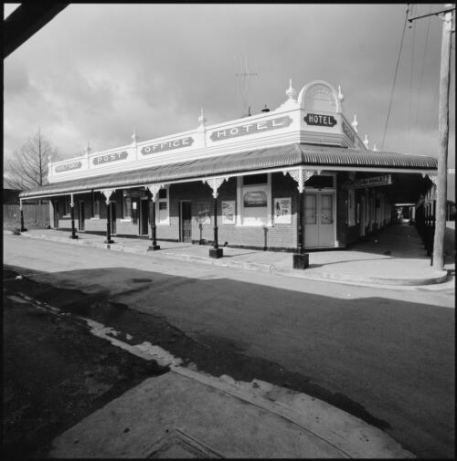 Post Office Hotel, Gulgong, New South Wales, ca. 1970 [picture] / Wes Stacey