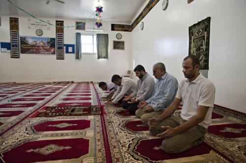 Worshippers at Shepparton Mosque, Shepparton, Victoria, 28 March 2011 [picture] / Dave Tacon