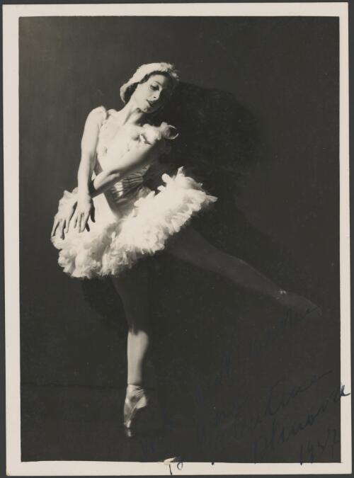 Valentina Blinova as Odette in Swan Lake Act 2, Monte Carlo Russian Ballet, 1936 [picture] / Ivon Studios