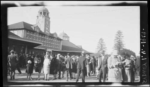 Crowd outside the tote building at Randwick Racecourse, Sydney, 1 April 1929, 1