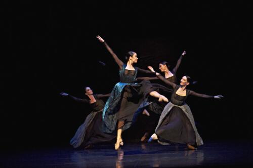 Lucinda Dunn, Vivenne Wong, Stephanie Williams and Tachel Rawlins in Por vos muero by Nacho Duato in rehearsal for the Australian Ballet's Concord season at the Arts Centre Melbourne, 2009, 3 [picture] / Jim McFarlane