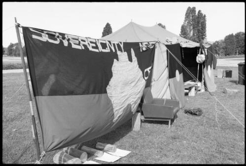 Protest banner reading Sovereignty never ceded at the Aboriginal Tent Embassy, Canberra, 30 January, 1992 [picture] / Bob Miller