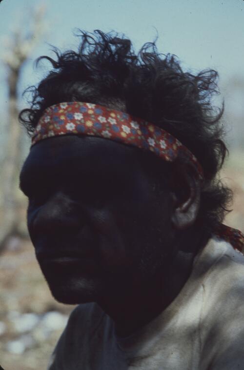 Portrait of Willy Tjungarrayi, Papunya Tula, Northern Territory, 1976 [transparency] / Penny Tweedie