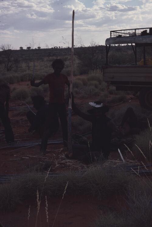 Ronnie Tjampitjinpa, Mulyati, Northern Territory, 1980 [transparency] / Andrew Crocker