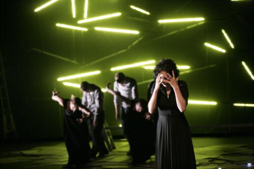 The Lucy Guerin company in Structure and sadness, Malthouse Theatre, Melbourne, 2006, 5 [picture] / Jeff Busby