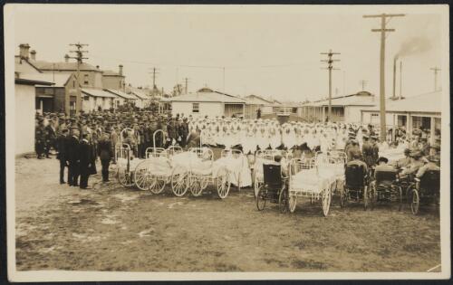 Staff and patients at the No.11 Australian General Hospital at Caulfield, Victoria, 1 December 1918