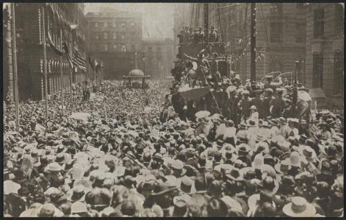 Crowds at the peace jubilations, Martin Place, Sydney, 12 November 1918