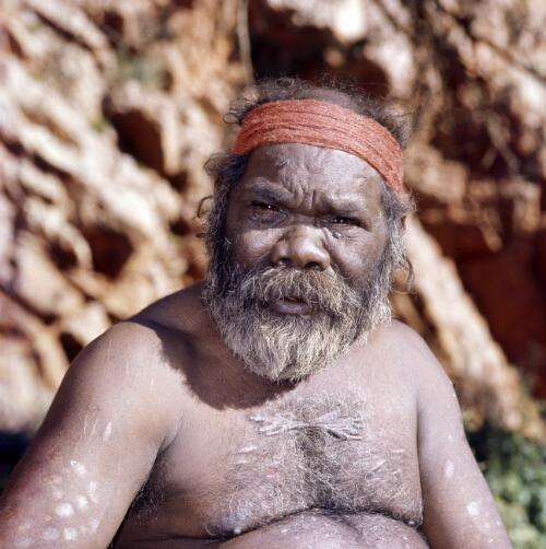 Arunta man known as Pomby, N'Dhala Gorge, Northern Territory, 1966 / Robin Smith