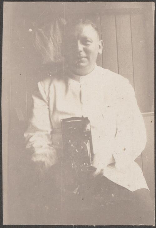 A German holding a camera, Brisbane / Carl Schiesser