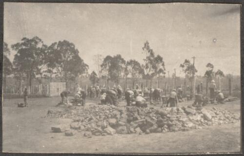 Internees working at the quarry, Holsworthy Internment Camp, New South Wales, approximately 1916 / Carl Schiesser