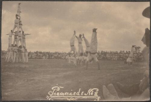 Acrobats balancing in the shape of a pyramid, Holsworthy Internment Camp, New South Wales, 1915 / Carl Schiesser