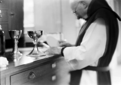 Father Carthage preparing communion for daily mass, Tarrawarra Abbey, Yarra Glen, Victoria, April 2013 / David Roberts