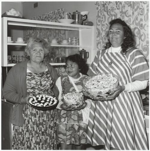 Three Aboriginal women holding cakes, Mungundi, New South Wales, 1976 / Mervyn Bishop