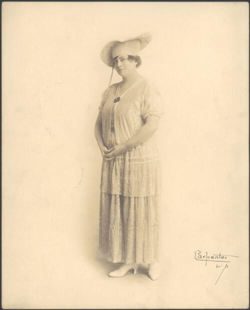 Unidentified actress in dress and hat in the Californian production of Canary Cottage, 1917 [1] [picture] / Carpenter