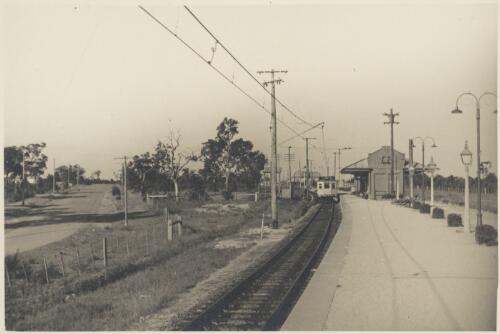 East Hills station with rail motor, East Hills, New South Wales, 8 December 1939 [picture]