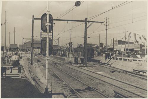 Sutherland station with first single deck electric train to Cronulla, New South Wales, 15 December 1939 [picture]
