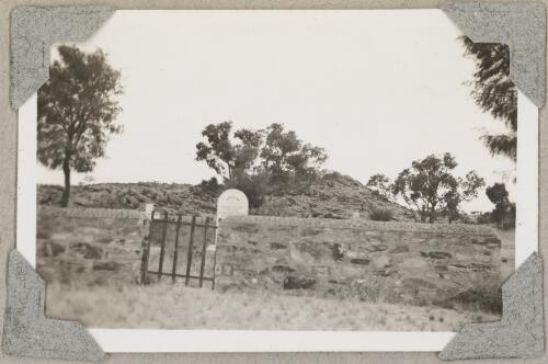 Early graves at Alice Springs, Northern Territory, ca. 1946, 1 [picture]