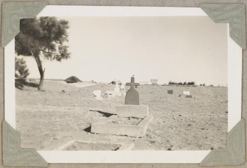 Graves at Hermannsburg, Northern Territory, ca. 1946, 1 [picture]