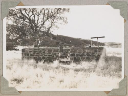 Front view of the walled cemetery at Barrow Creek, Northern Territory, ca. 1946 [picture]