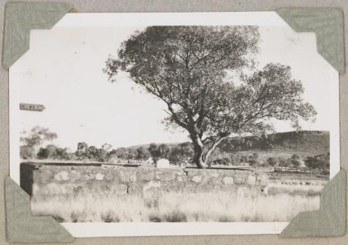Rear view of the walled cemetery at Barrow Creek, Northern Territory, ca. 1946 [picture]