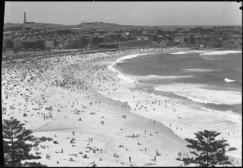 Bondi Beach [Sydney] [1] [picture] / [Frank Hurley]