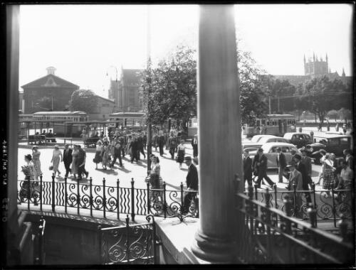 Queens Square [Sydney] [picture] / [Frank Hurley]