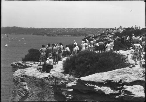 [Panorama of the entrance to Sydney Harbour with boats setting out in the Sydney-Hobart yacht race, Sydney, 1] [picture] / [Frank Hurley]